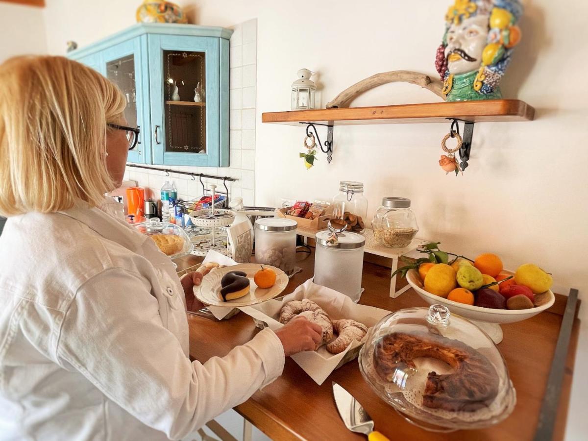 B&B Evelyne Taormina Eksteriør billede