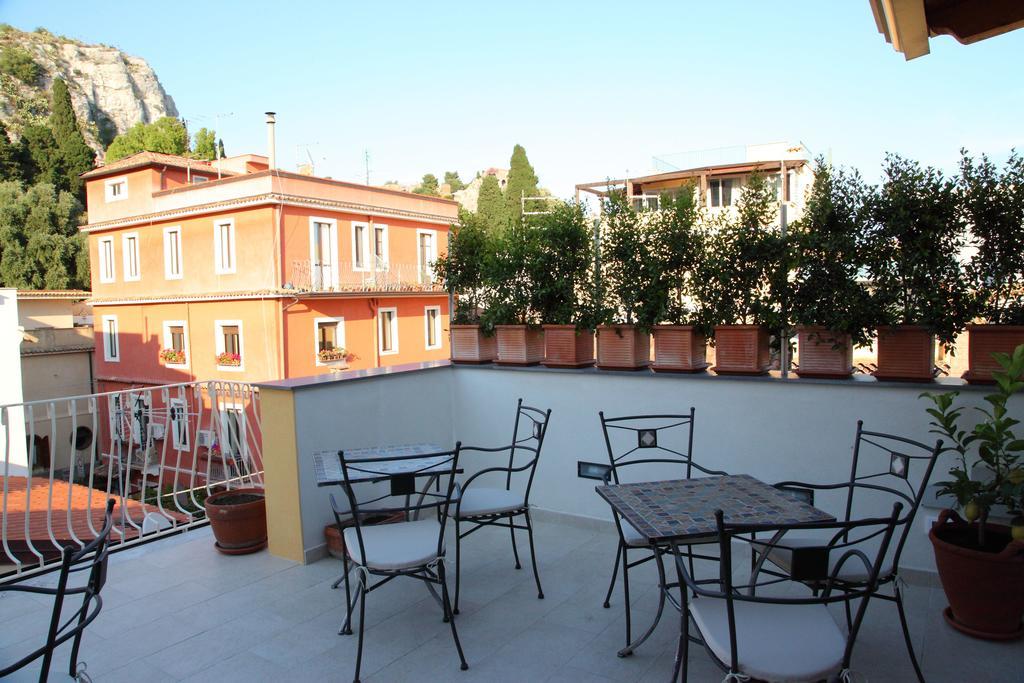 B&B Evelyne Taormina Eksteriør billede